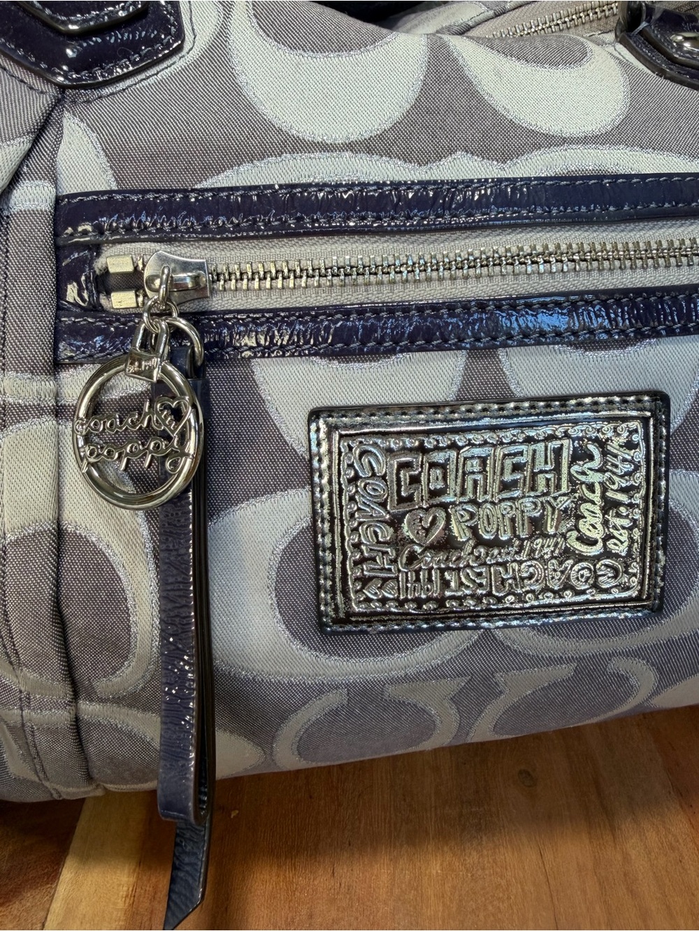 Coach Y2K Glam 2010 Poppy Op Art Tote Gray Silver Navy Patent Leather Fair - Picture 9 of 15
